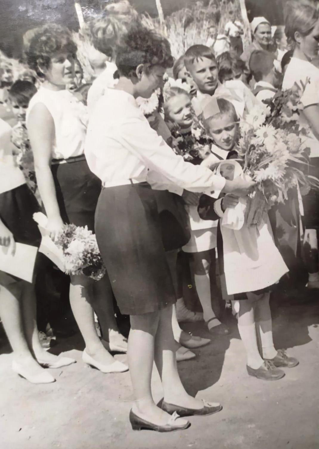 1 сентября 1968 - 1 класс - линейка